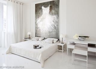 Biała sypialnia – szlachetna prostota i artystyczna lekkość w aranżacji wnętrza